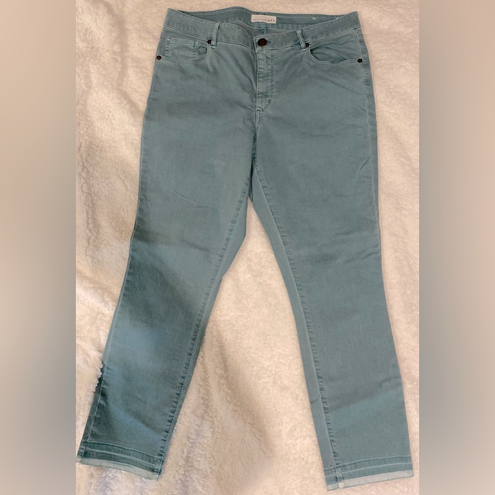 NWOT Loft modern fit skinny jeans in teal. SZ 31